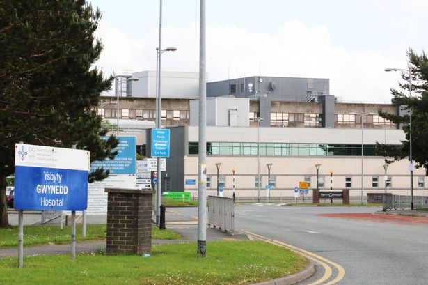 Ysbyty Gwynedd nurse who stole drugs from health board suspended