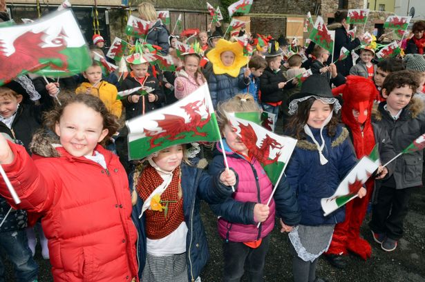 Caernarfon comes out in force to celebrate St David's Day