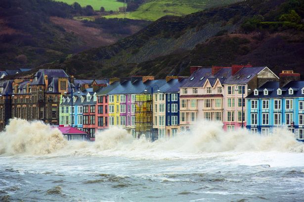 Snow, heavy rain and 50mph winds to return to North Wales