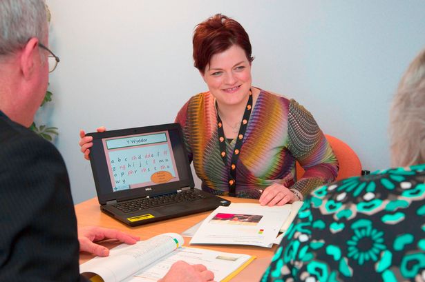 NHS employs tutor to teach staff to speak Welsh to patients
