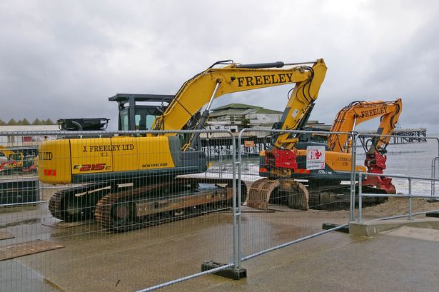 Machinery moves in to demolish Colwyn Bay pier