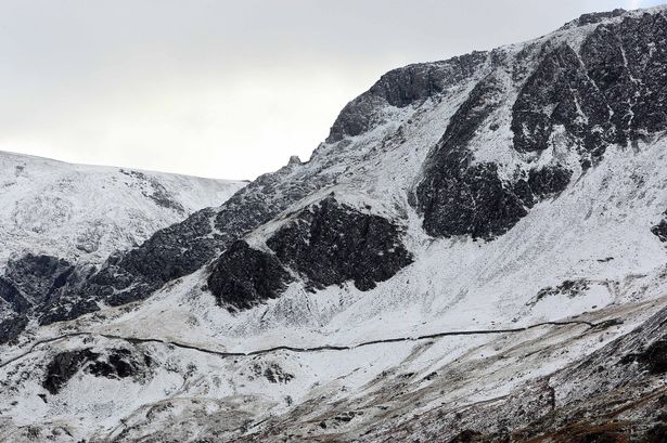 Ogwen Valley snow blizzard leaves climbers 'disorientated'