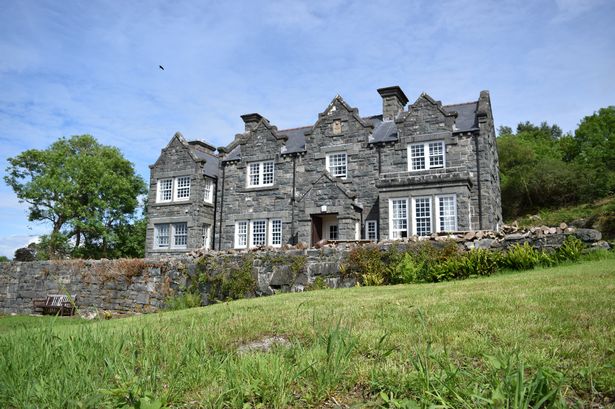 From student halls to 5 star luxury B&B…historic Harlech building is transformed