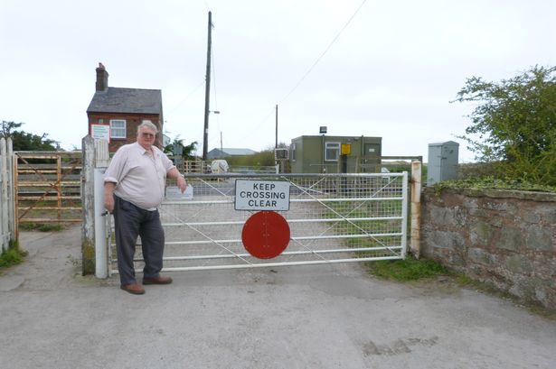 Sat nav glitchs sends Flintshire holiday park traffic to 'danger' level crossing