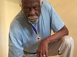 Bill Russell tweets photo of himself as he 'takes a knee'
