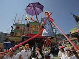 AP PHOTOS: Thousands join Hong Kong bun-snatching festival